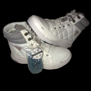 NIB Ryka Aurora White Quilted Outdoor Boots Size 8.5 Wide